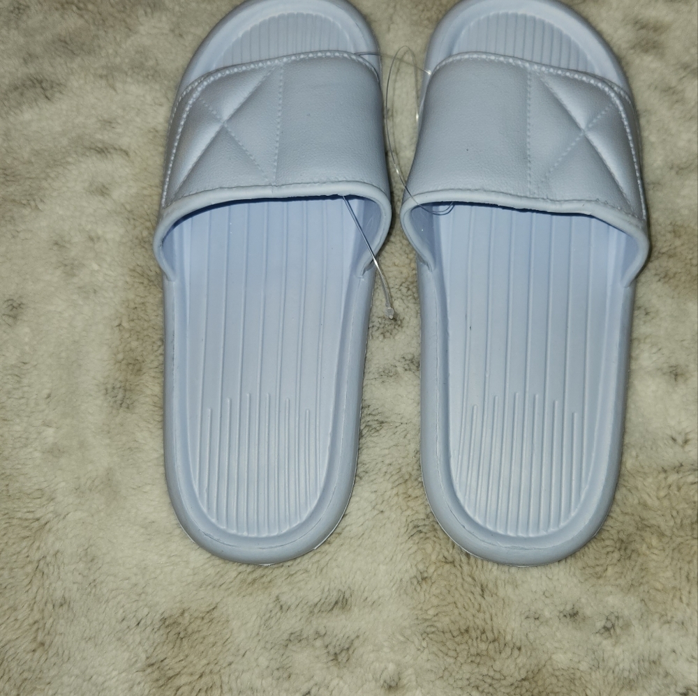 FINAL PRICE!! NWOT !! HOUSE SHOES !! 🌞 FINAL OFFER - Picture 3 of 6